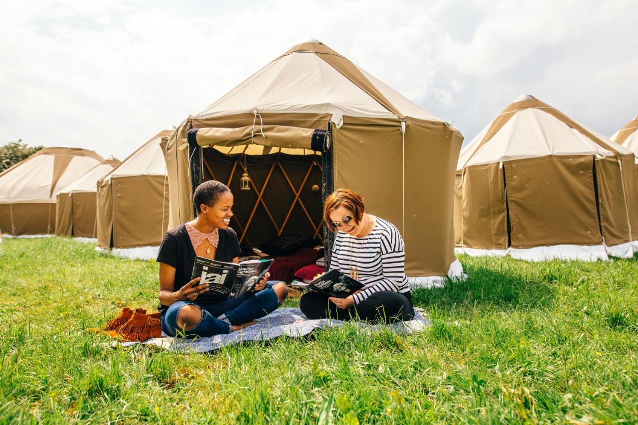 Отель Festival Yurts Хей-он-Уай Экстерьер фото