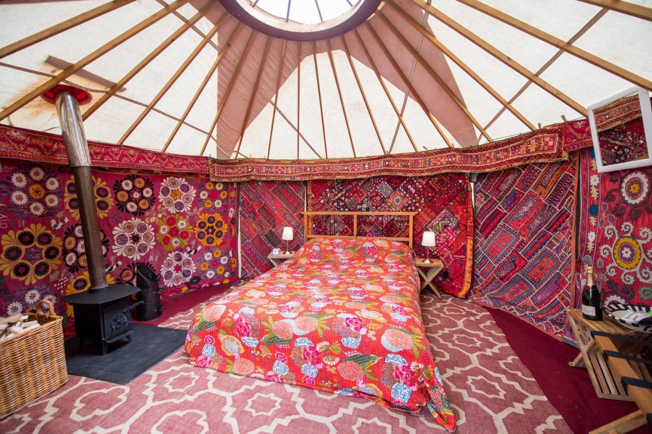 Отель Festival Yurts Хей-он-Уай Экстерьер фото