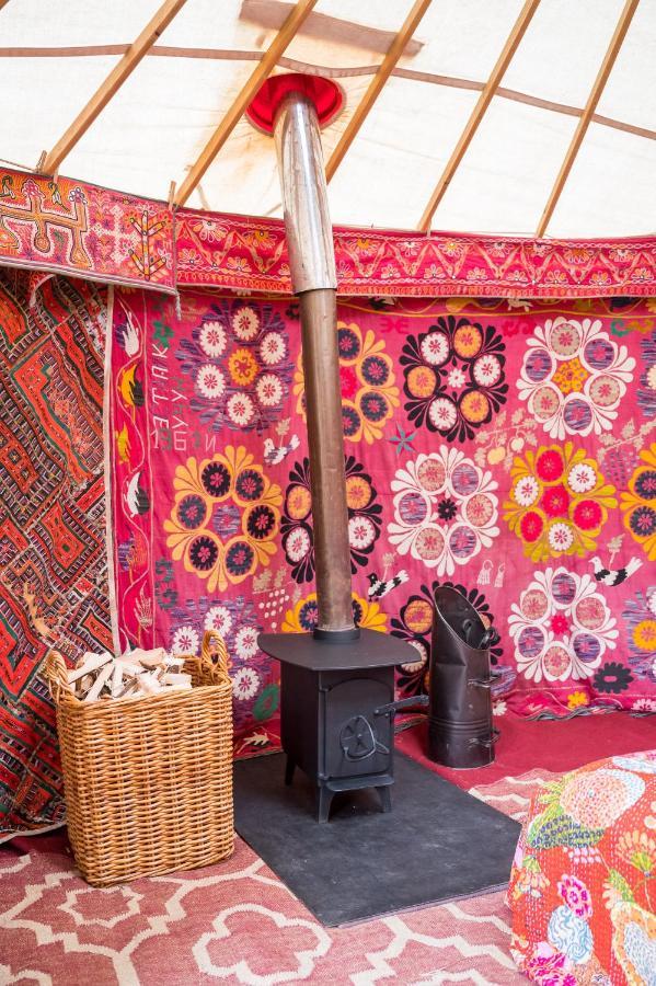 Отель Festival Yurts Хей-он-Уай Экстерьер фото