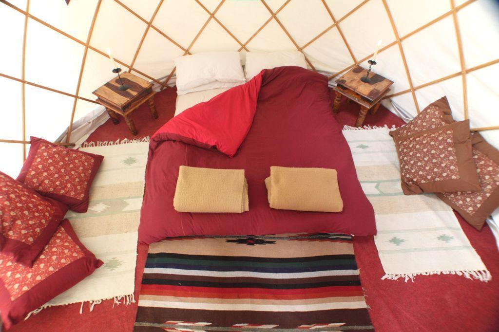 Отель Festival Yurts Хей-он-Уай Экстерьер фото