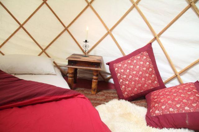 Отель Festival Yurts Хей-он-Уай Экстерьер фото