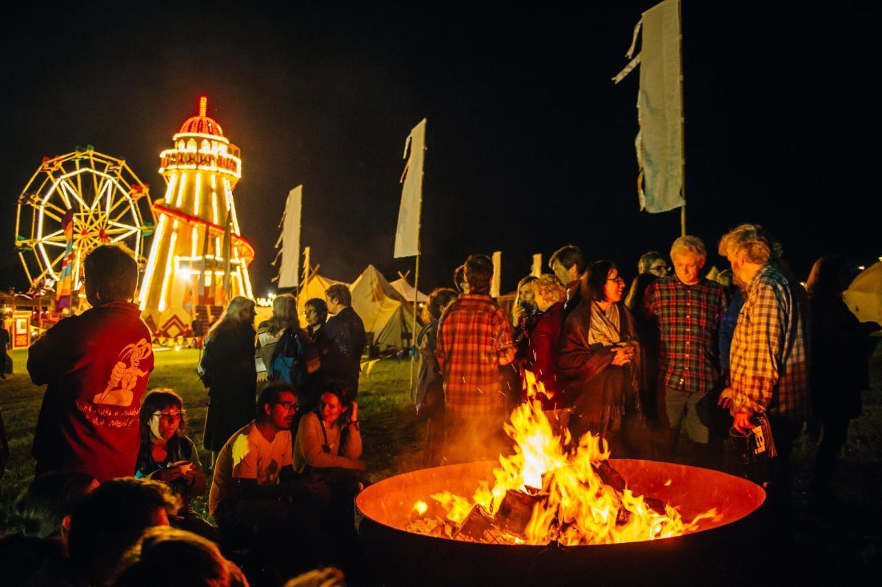 Отель Festival Yurts Хей-он-Уай Экстерьер фото